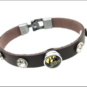 Leather snap bracelet with 1 mini Iowa Hawkeyes 12mm snap SB12